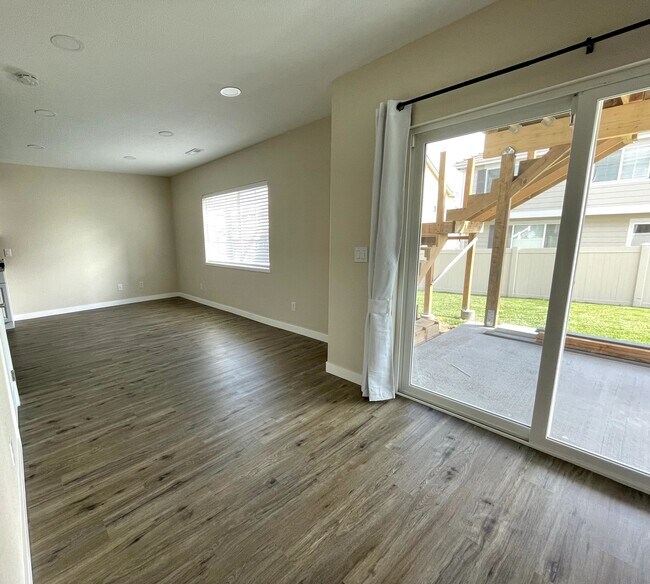Entry and front living room with internet hook available - 12838 Arezzo Cir