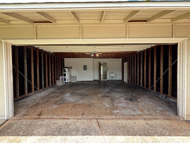 Building Photo - [4 Bed 2 Bath] Single Family Home with Large Backyard in Prime Aiea Location