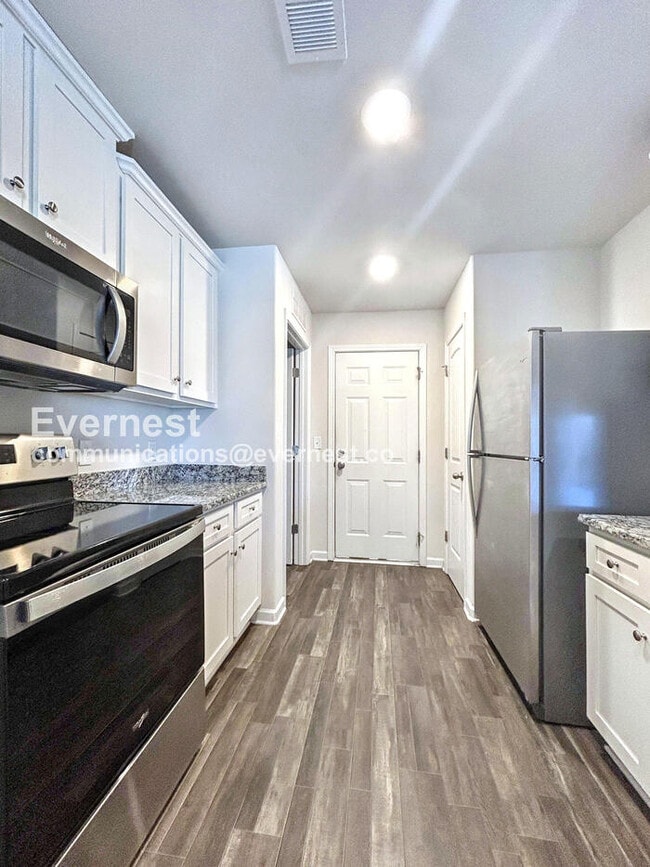 Building Photo - 550 Belcaro Dr