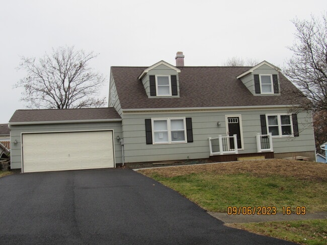 Primary Photo - 63 Beacon Hills Dr N
