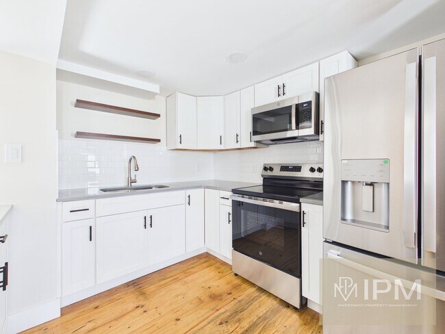 Building Photo - 305 W Broadway