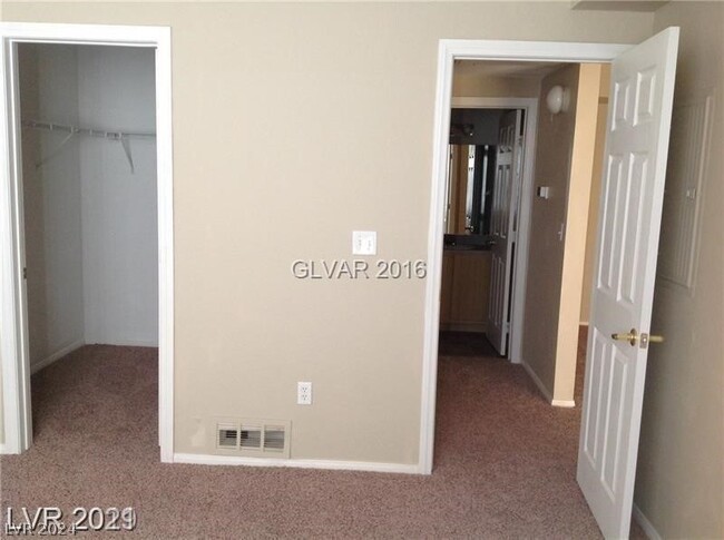 Building Photo - 6955 N Durango Dr