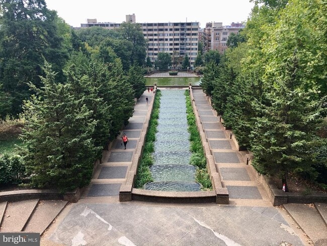 Building Photo - 1820 Clydesdale Pl NW