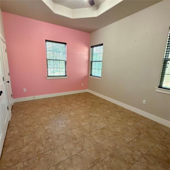 Building Photo - 127 Comanche Trail