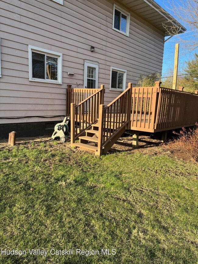 Building Photo - 40 Country Ln