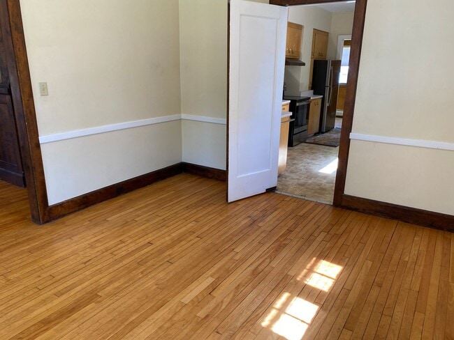 Building Photo - 4-Bedroom, 1.5-Bath Home Just A Few Blocks From Downtown