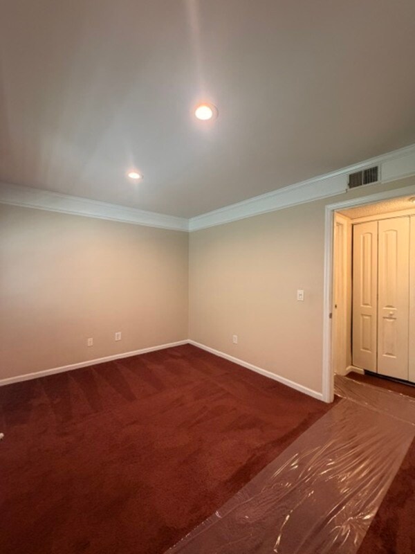 Building Photo - 801 Eastmont Dr