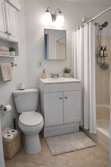 Bathroom - 640 N Fuller Ave