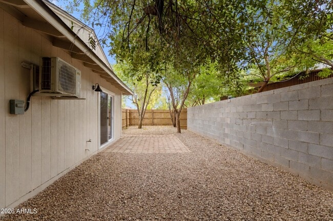 Building Photo - 2045 S Hammond Dr