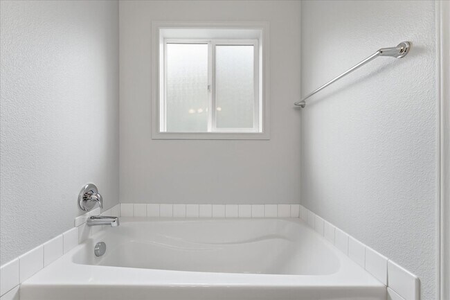 Building Photo - 12811 NE 49TH WAY