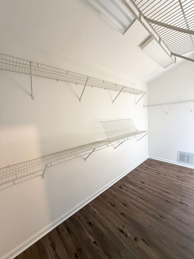 Building Photo - Beautifully Updated 4-Bedroom Home with Po...