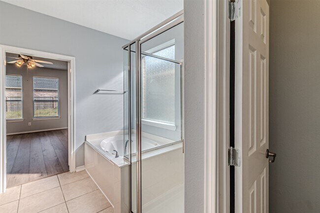 Building Photo - 17818 Serene Shore Dr