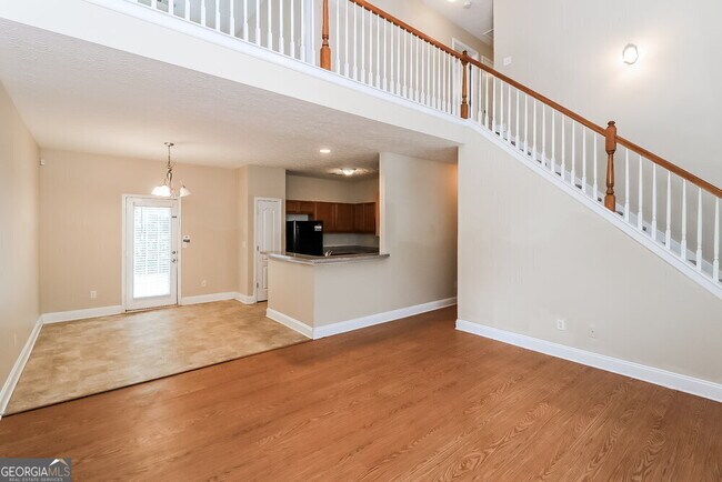 Building Photo - 4560 Ferncrest Pl