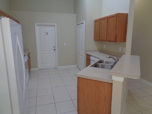 Building Photo - 302 Lisa Ann Ct