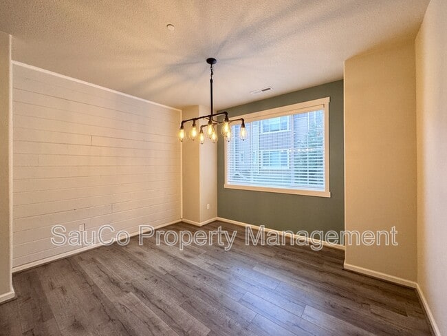 Building Photo - 175 NE 80th Ave