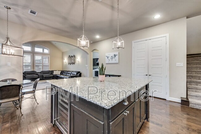 Building Photo - 1212 Arrow Park Way