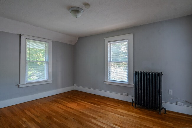 Building Photo - 33 Evergreen Ave