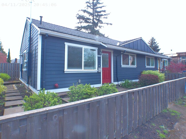Primary Photo - 3712 SE 56th Ave