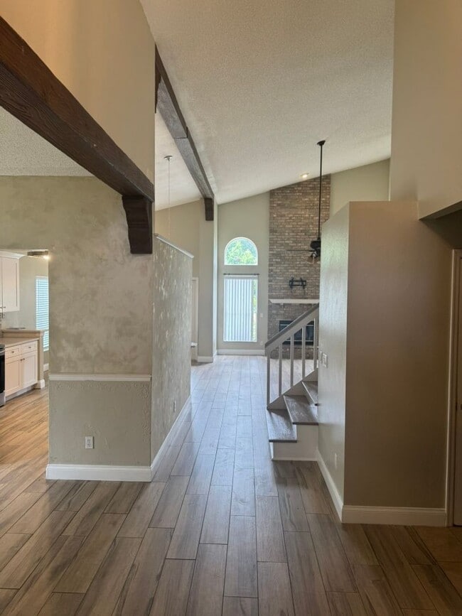 Building Photo - Stunning 4 Bedroom Home Available Now! ***...