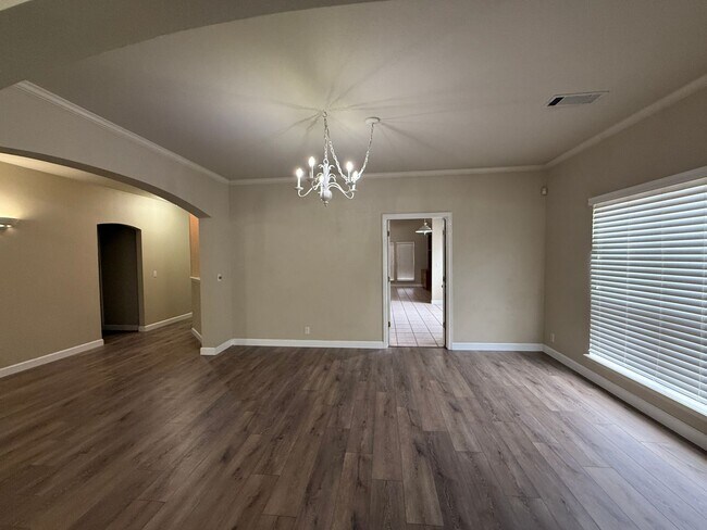 Building Photo - Right On The Green- 3 Bedroom Updated Home on Battle Creek