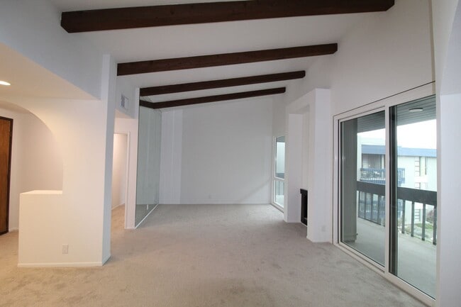 Building Photo - Coastal Ventura living – Gorgeous Ocean Views near Surfers Point