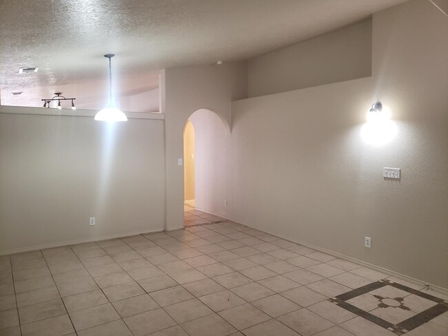 Building Photo - 2605 Silver Star Dr SW