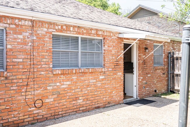 Building Photo - 6508-6510 Alford