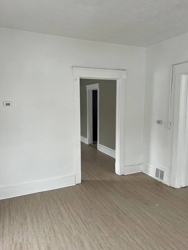 Building Photo - 853 E 155th St