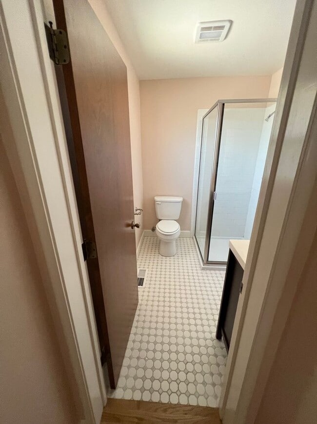 Building Photo - 913 Tara Pl