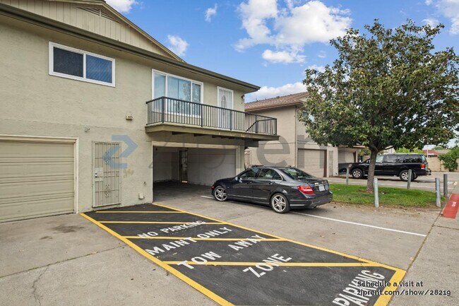 Building Photo - 2123 Peppertree Way