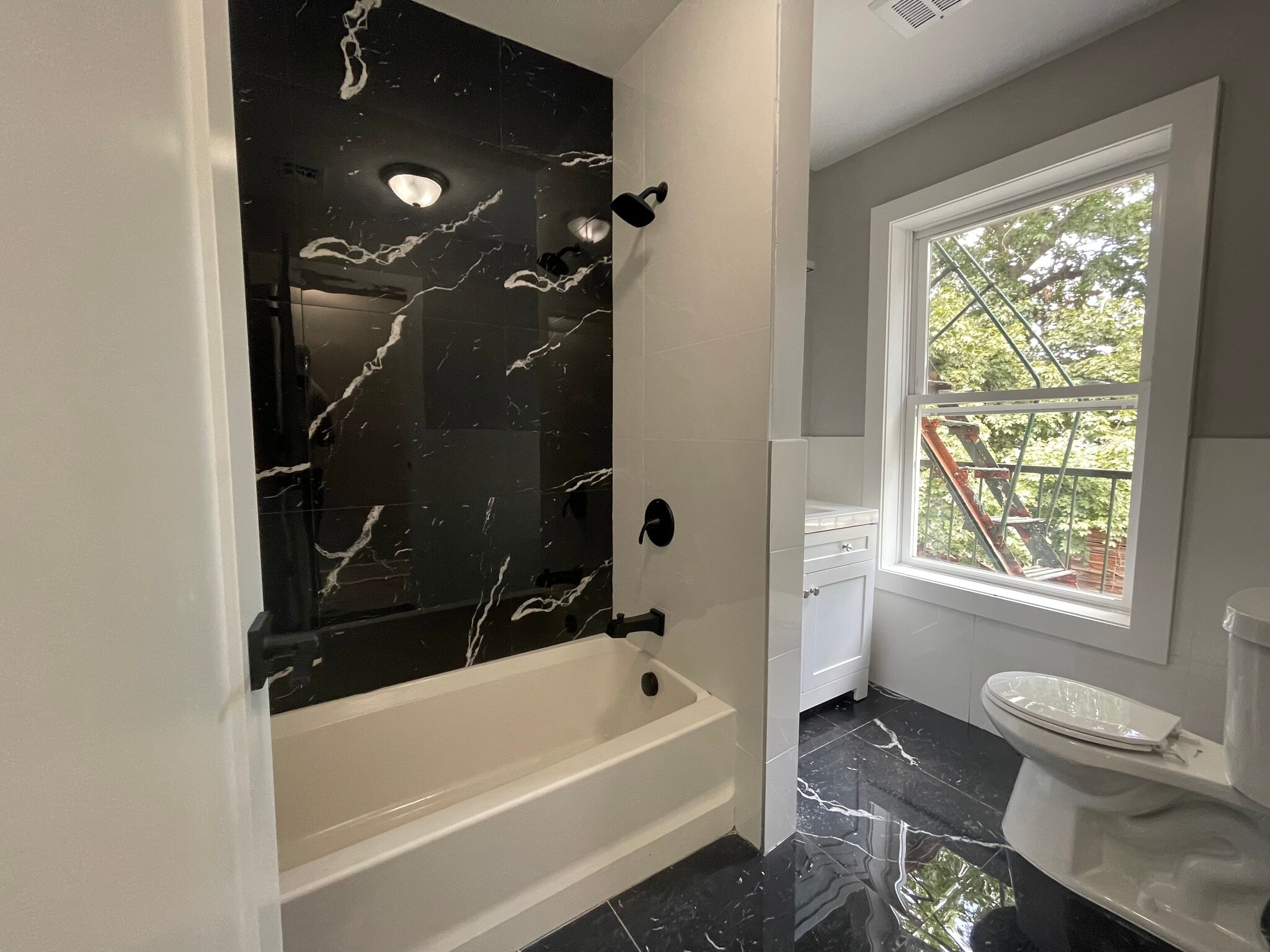 Unit 2R - 26 Yale Ave