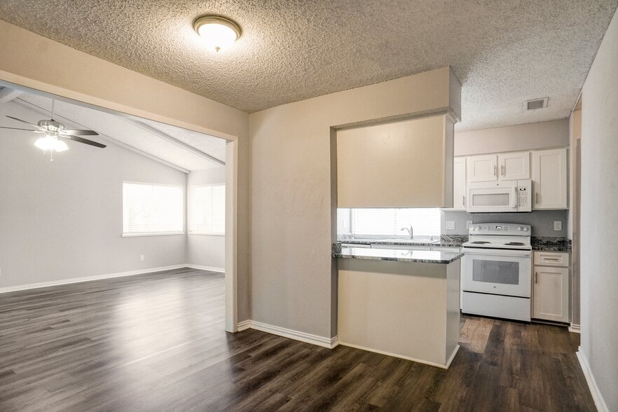 Building Photo - 1741 Crystal Way