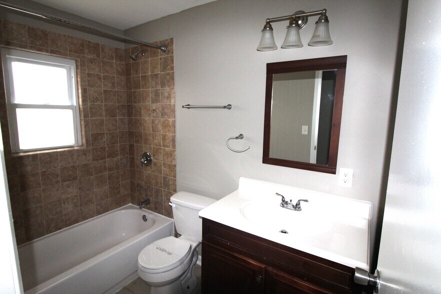 Building Photo - 3892 Beechton Rd