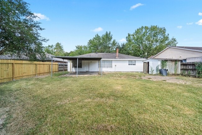 Building Photo - For Lease | 3 Bed, 2 Bath | 1,446 Sq Ft | ...
