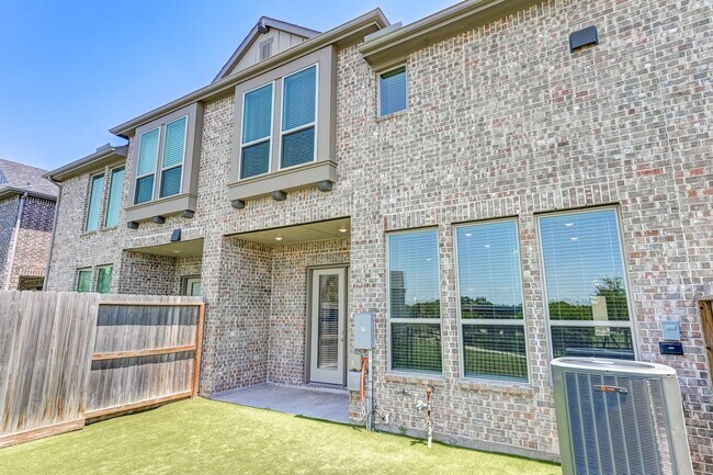 Building Photo - 6570 Scarlet Pond Ln