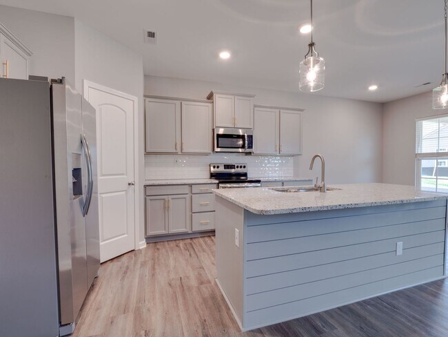 Building Photo - Stunning 2022 Build in Lexington!