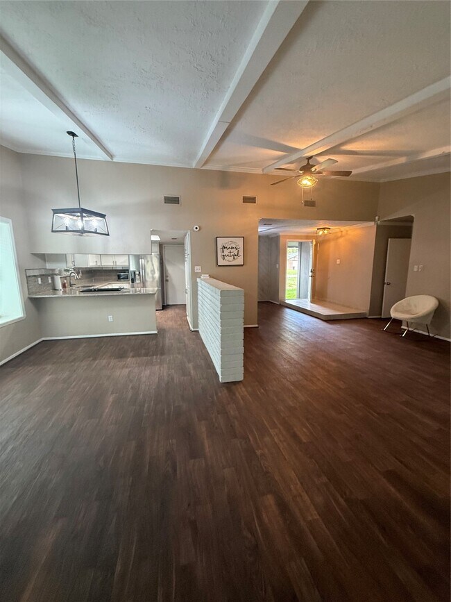 Building Photo - 15222 Flamingo Park