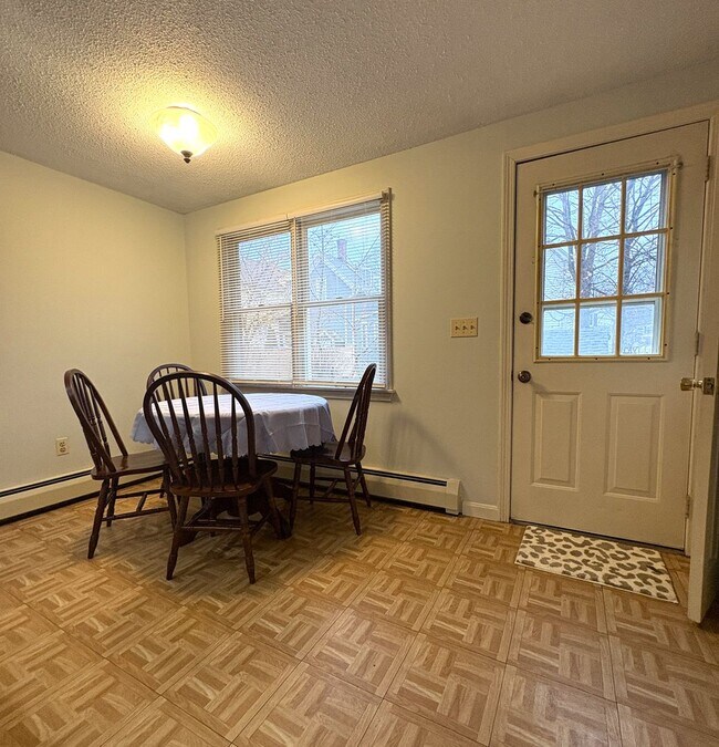 Building Photo - Spacious 3 Bedroom, 2 Bath Townhouse with In-Unit Laundry in Lowell, MA