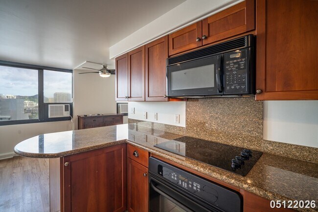 Building Photo - The Windsor, 1bd, 1.5ba, 1prking, Must See, Avail today!