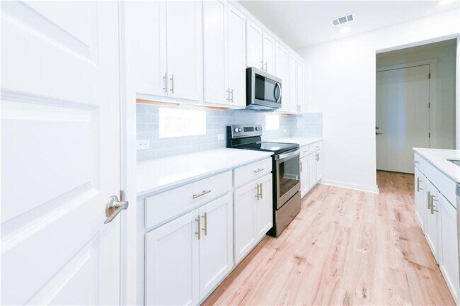 Building Photo - 645 Peace Way
