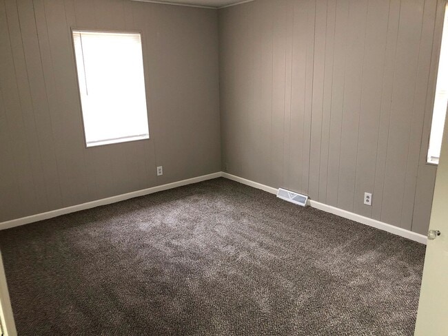 Building Photo - 672-674 Sheridan St