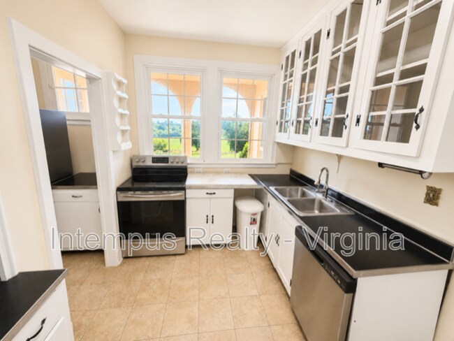 Building Photo - 7296 Fenton Farm Ln
