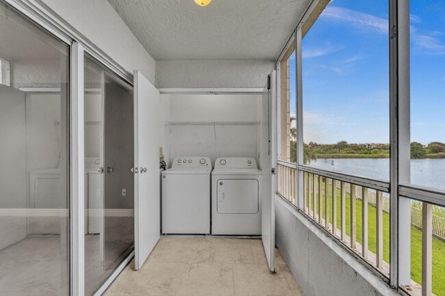 Building Photo - 2811 N Oakland Forest Dr