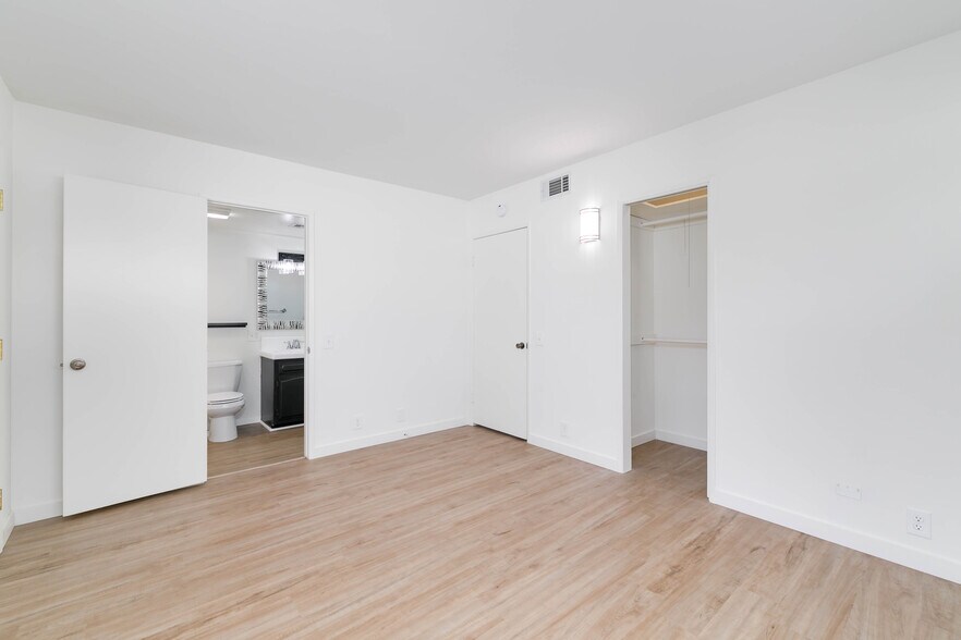 Building Photo - 1138 N Valley St