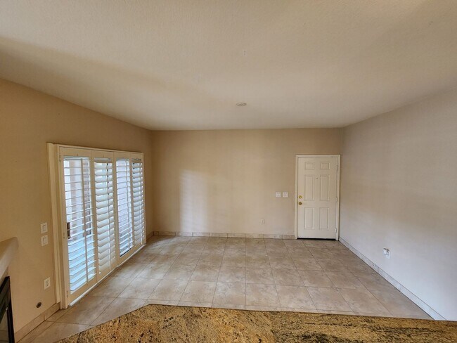 Building Photo - 1050 E Cactus Ave