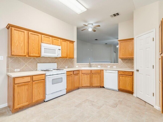 Building Photo - 157 Maplewood N