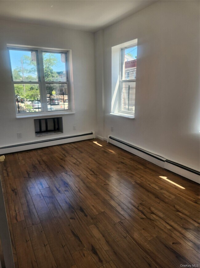 Building Photo - 448 Ashford St