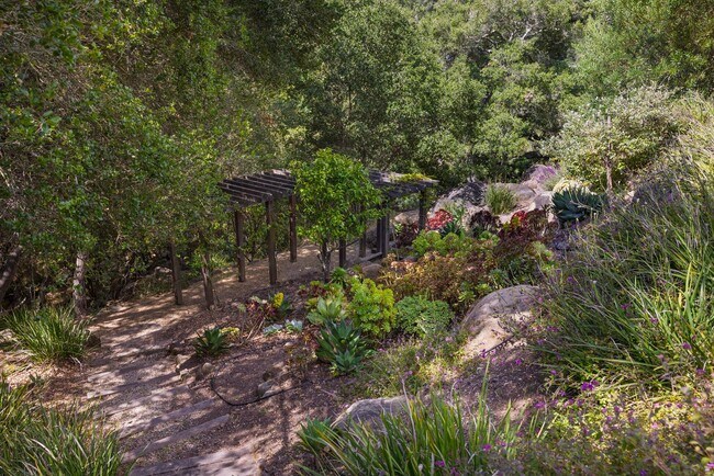 Building Photo - 655 Coyote Rd