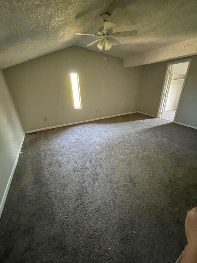 Building Photo - Spacious & Affordable Home for Lease on Go...