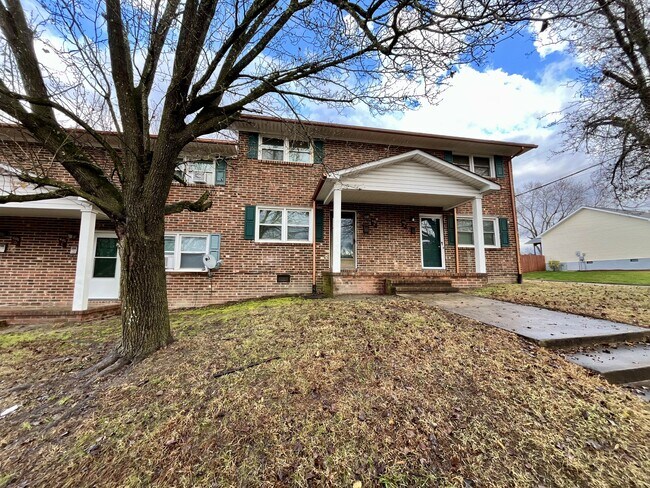 Building Photo - 401 Kern St